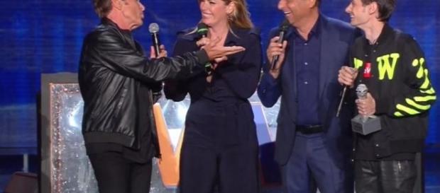 Fabio Rovazzi e Gianni Morandi censurati dalla Rete per un playback Fabio Rovazzi e Gianni Morandi censurati dalla Rete per un playback