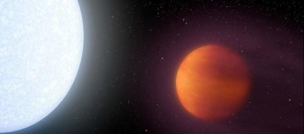 KELT-9b (à direita) possui uma temperaura superficial de mais de 4 mil graus Celsius KELT-9b (à direita) possui uma temperaura superficial de mais de 4 mil graus Celsius
