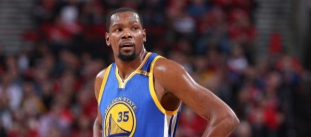 Kevin Durant helped the Warriors grab their 15th straight playoff win on Wednesday. [Image via Blasting News image library/usatoday.com Kevin Durant helped the Warriors grab their 15th straight playoff win on Wednesday. [Image via Blasting News image library/usatoday.com