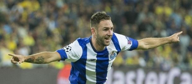 Miguel Layún podría dejar el Porto Miguel Layún podría dejar el Porto