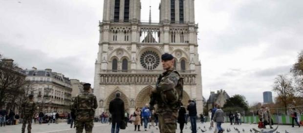 Notre-Dame : L'assaillant est « un soldat du Califat » Notre-Dame : L'assaillant est « un soldat du Califat »