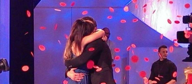 Nozze e bebè in arrivo per una nota coppia di Uomini e Donne Nozze e bebè in arrivo per una nota coppia di Uomini e Donne