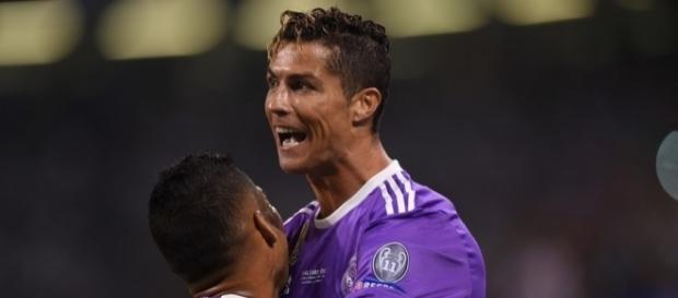 Real Madrid : Une offre qui bat tous les records pour CR7 ! Real Madrid : Une offre qui bat tous les records pour CR7 !