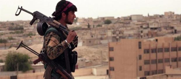 Scene di battaglia dalla città di Raqqa Scene di battaglia dalla città di Raqqa
