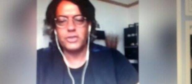 Uomini e Donne: Michele D'Ambra durante la diretta Facebook Uomini e Donne: Michele D'Ambra durante la diretta Facebook
