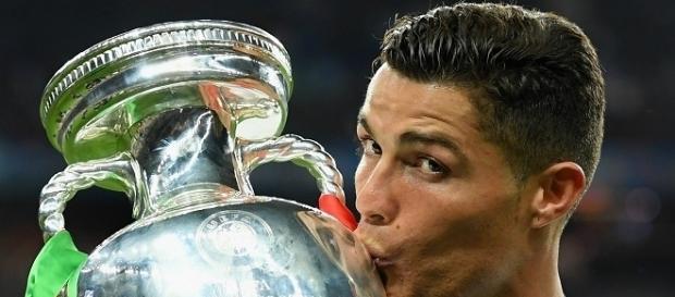 varios clubes pagarían una cifra multimillonaria para contar con CR7 varios clubes pagarían una cifra multimillonaria para contar con CR7