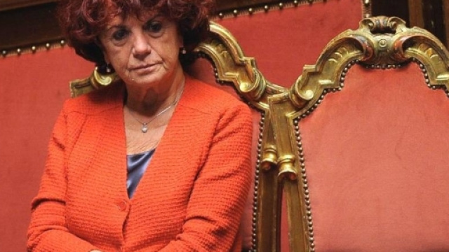 Scuola, il 14 giugno 2017 l'incontro preliminare Fedeli-sindacati per il rinnovo del contratto.