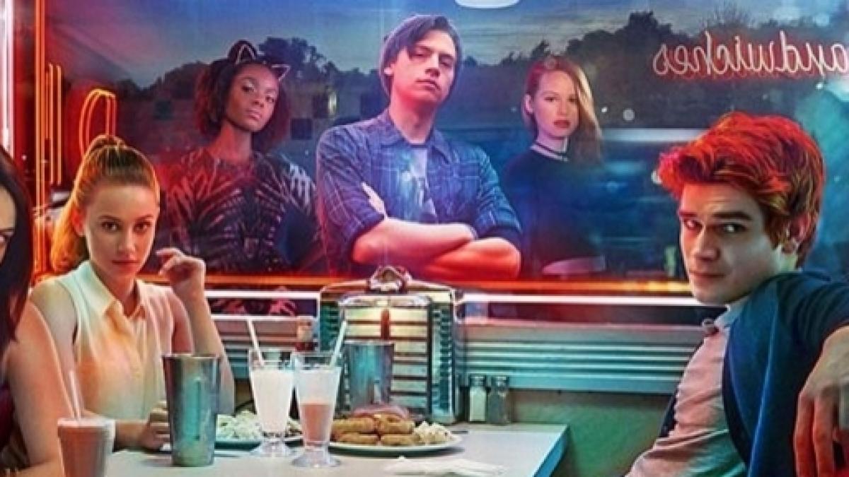 Riverdale Season 2 Episode 13 Release Date Spoilers Betty Helps In Cleaning Up Murder Trail In Cooper S Residence