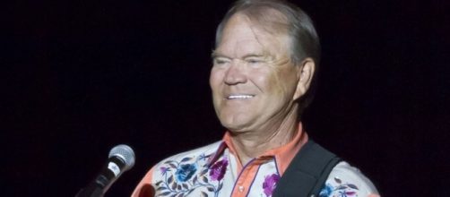 Glen Campbell bids touching musical farewell with "Adios" ... - suntimes.com