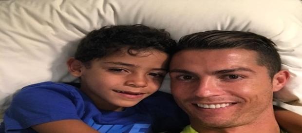 Filho de Cristiano Ronaldo faz gol Filho de Cristiano Ronaldo faz gol