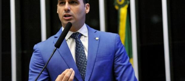 Foi arquivado o processo contra Eduardo Bolsonaro Foi arquivado o processo contra Eduardo Bolsonaro