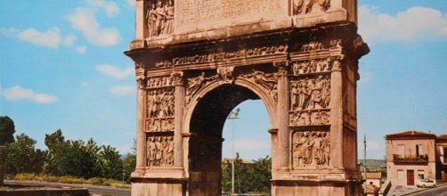 Benevento, uno dei simboli della città: l'Arco di Traiano