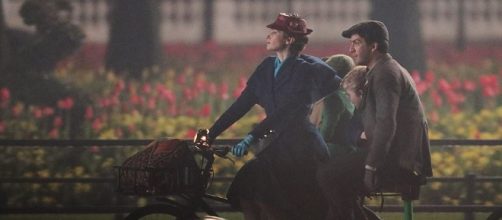 Emily Blunt as Mary takes the Banks children for a ride in a scene from 'Mary Poppins Returns'. | Daily Mail Online - dailymail.co.uk