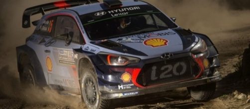 Hyundai WRC: Thierry Neuville al Rally di Sardegna 2017 - redbull.com