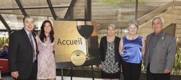 Il direttore Nancy Rossi e gli altri organizzatori del Concorso Internazionale Sélections Mondiales des Vins Canada Il direttore Nancy Rossi e gli altri organizzatori del Concorso Internazionale Sélections Mondiales des Vins Canada