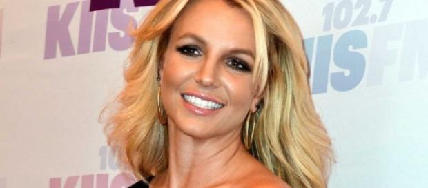 La chanteuse refait parler d'elle en 2017 avec des rumeurs de mariage La chanteuse refait parler d'elle en 2017 avec des rumeurs de mariage