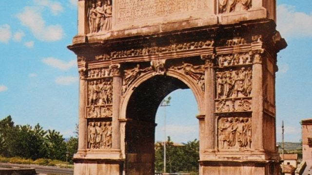 Benevento, uno dei simboli della citt&agrave;: l'Arco di Traiano