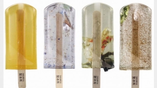Polluted water popsicles, i ghiaccioli all'acqua inquinata ideati da tre studenti di Taiwan per denunciare l'inquinamento dei loro mari.