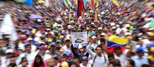 Constituyente "popular" propuesta por Maduro agudiza crisis en ... - laprensa.hn