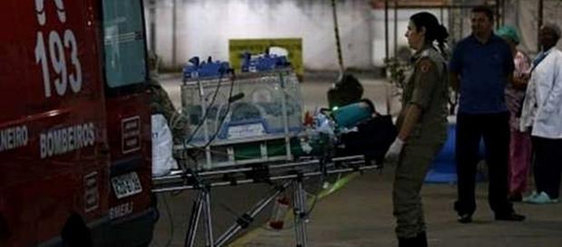 Criança foi transferida em cuidados intensivos para unidade hospitalar Criança foi transferida em cuidados intensivos para unidade hospitalar