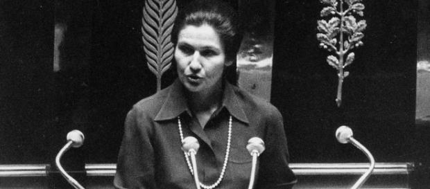 Simone Veil devant l'Assemblée, osant défendre ses convictions Simone Veil devant l'Assemblée, osant défendre ses convictions