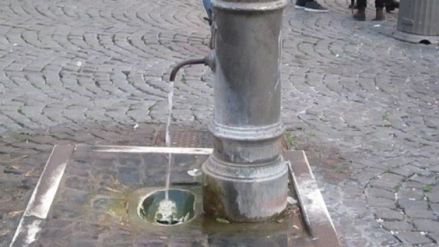 Acea, in accordo con il comune di Roma, comincer&agrave; a chiudere le fontanelle romane