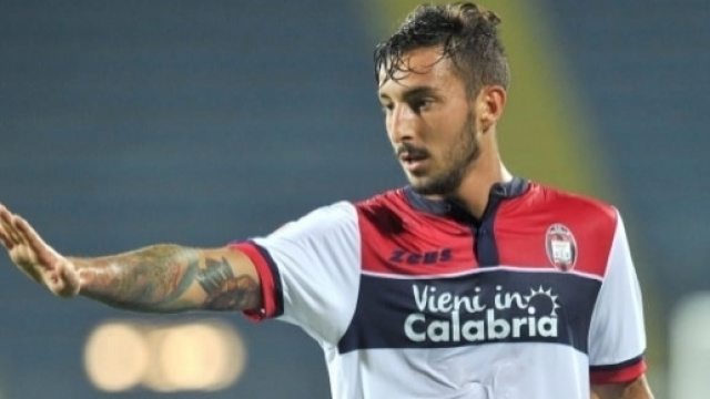 Il difensore del Crotone, Federico Ceccherini.
