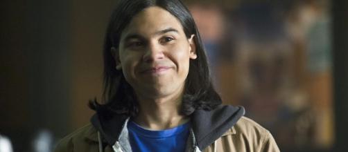 Cisco Ramon, aka Vibe, battles a new meta human in 'The Flash' Season 4.