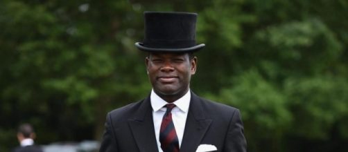 Twumasi-Ankrah è diventato il primo scudiero di colore della regina Elisabetta II - ameyawdebrah.com