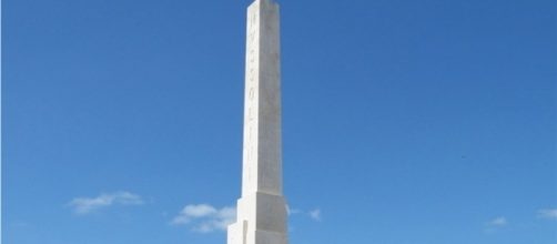 Un'immagine della colonna inneggiante a Mussolini e al fascismo situata al Foro Italico