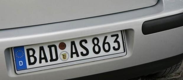 Auto con targa straniera per non pagare il bollo auto. Auto con targa straniera per non pagare il bollo auto.
