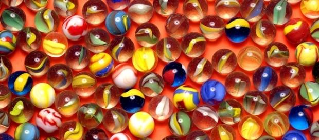 Bolinhas de gude, como são feitas? Bolinhas de gude, como são feitas?