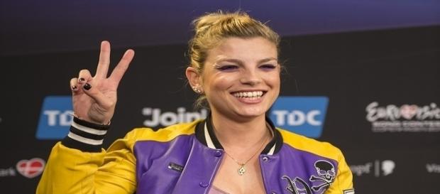 Emma Marrone posta foto piccanti: intervengono Giorgia e la Raffaele Emma Marrone posta foto piccanti: intervengono Giorgia e la Raffaele