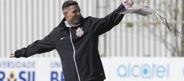 Jogador disse que deseja permanecer no clube Jogador disse que deseja permanecer no clube