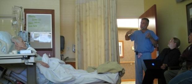 Male nurse beats up patient/Photo via dreamingofariz, Flickr Male nurse beats up patient/Photo via dreamingofariz, Flickr