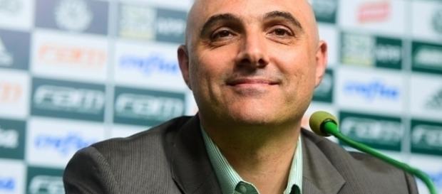 Presidente do verdão estuda jogador. Presidente do verdão estuda jogador.