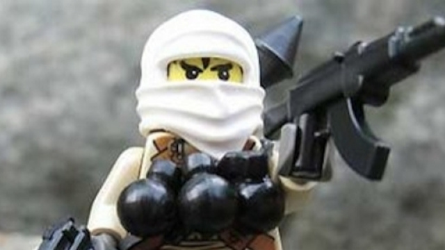 I capi terroristi non si fanno mai esplodere, lasciano l'indegno compito ai loro adepti più manipolabili.