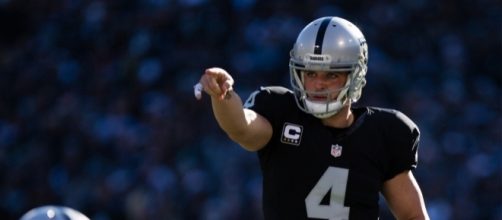 Derek Carr helped Oakland police locate a missing child | For The Win - usatoday.com