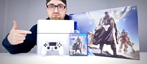 Glacier White PS4 Unboxing (Destiny Bundle) | Unbox Therapy/YouTube