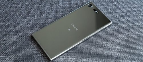 Sony Xperia XZ Premium passes scratch and bend tests -- Aaron Yoo/flickr