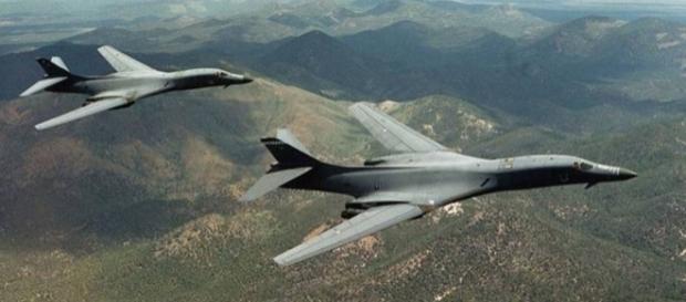 EUA envia dois bombardeiros contra a Coreia do Norte EUA envia dois bombardeiros contra a Coreia do Norte