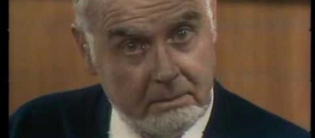 Joan Capri en el personaje que lo consagró: el Doctor Caparrós, en la serie para TVE de 1979. Joan Capri en el personaje que lo consagró: el Doctor Caparrós, en la serie para TVE de 1979.