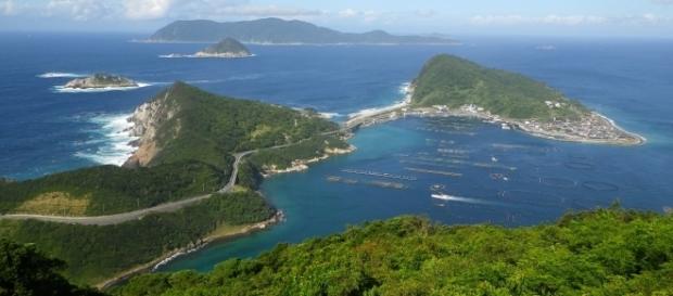 Okinoshima and Kashiwajima by author As6022014 via Wikimedia Commons Okinoshima and Kashiwajima by author As6022014 via Wikimedia Commons