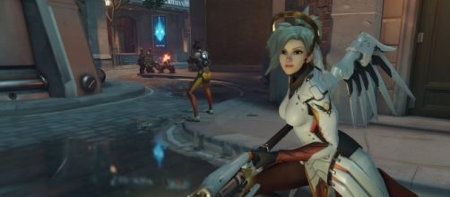 "Overwatch:" The new bug enables Mercy to run into Junkrat's trap with reduced damage. (GamingTaylor/YouTube)