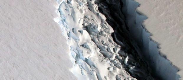 En la Antártida, un iceberg de más de 5.000 Km2 se desprende uno de ... - pinterest.com En la Antártida, un iceberg de más de 5.000 Km2 se desprende uno de ... - pinterest.com
