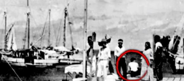 Expert Believes New Amelia Earhart Photo Is Not Her (Image credit Inside Edition | YouTube) Expert Believes New Amelia Earhart Photo Is Not Her (Image credit Inside Edition | YouTube)