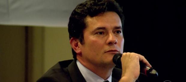Juiz Sérgio Moro se manifestou em sua decisão a respeito de não solicitar a prisão de Lula. ( Foto Reprodução) Juiz Sérgio Moro se manifestou em sua decisão a respeito de não solicitar a prisão de Lula. ( Foto Reprodução)
