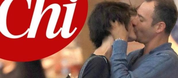 Salvini tradito in amore? Sulla copertina di “Chi” le foto del bacio di un uomo misterioso- fonte La Stampa Salvini tradito in amore? Sulla copertina di “Chi” le foto del bacio di un uomo misterioso- fonte La Stampa