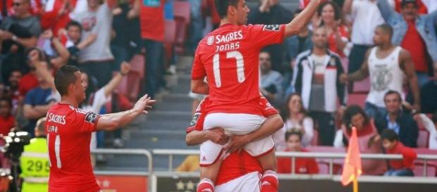 Tetracampeão Benfica vai jogar com o Neuchâtel Xamax. Tetracampeão Benfica vai jogar com o Neuchâtel Xamax.
