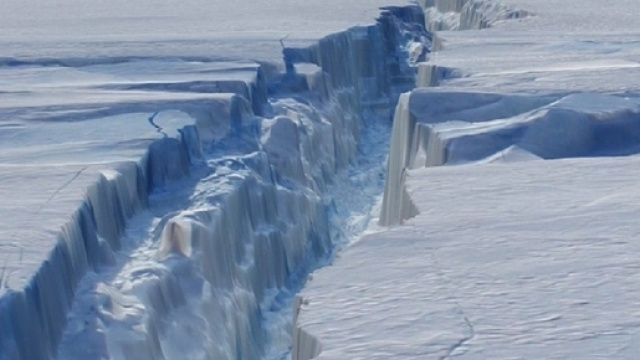 Antartide: si &egrave; staccato l'iceberg pi&ugrave; grande a memoria d'uomo